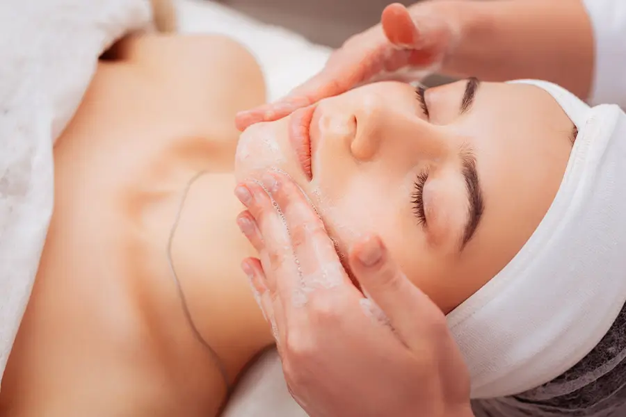 Custom facial treatment Chicago Lakeview
